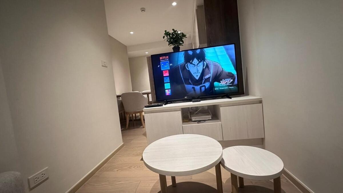 Apartment Paradise Condo-perfect Location *