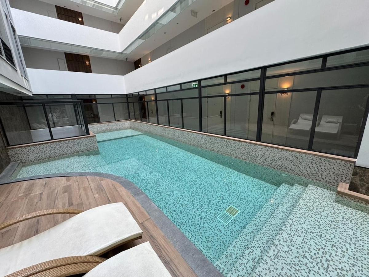 Apartment Paradise Condo-perfect Location *